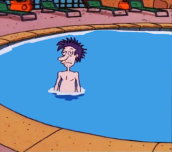 emptyburrito:  memeufacturing:  whys the guy from Green Day in a pool   i thought that was michael clifford