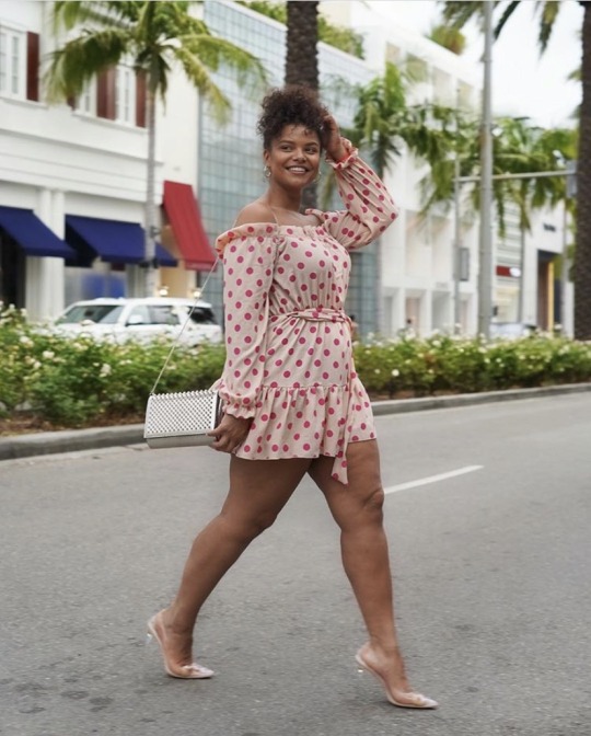 rob-walks:  Leslie Sidora appreciation post cause she fine as hell