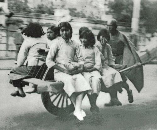 The Chinese wheelbarrow became known as a “poor man’s taxi” as with its one-w