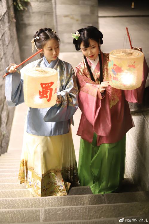 chinese hanfu and chinese lantern 