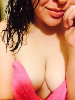 fuckmetilyoucum:  Post shower selfie. Well boob selfie ;3