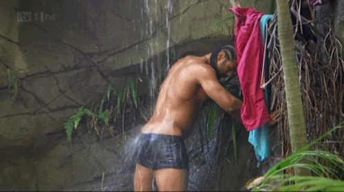 dominicanblackboy:  A hot wet moment outside wit sexy hot naked ass David Haye!😍😍😍😍