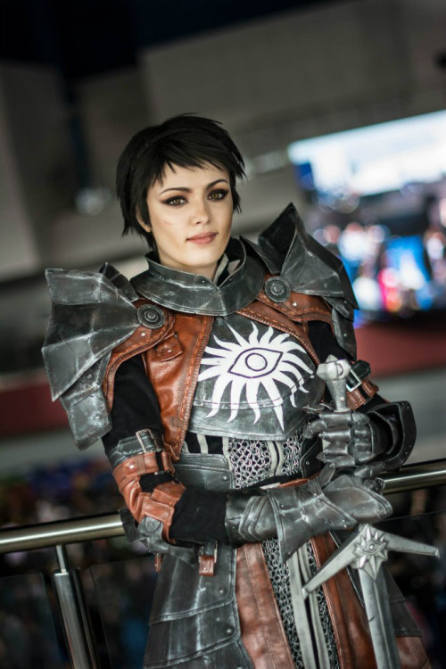 kateordie:theomeganerd:Dragon Age - Cassandra Pentaghast Cosplay by hydraevilOh my goooooood yes