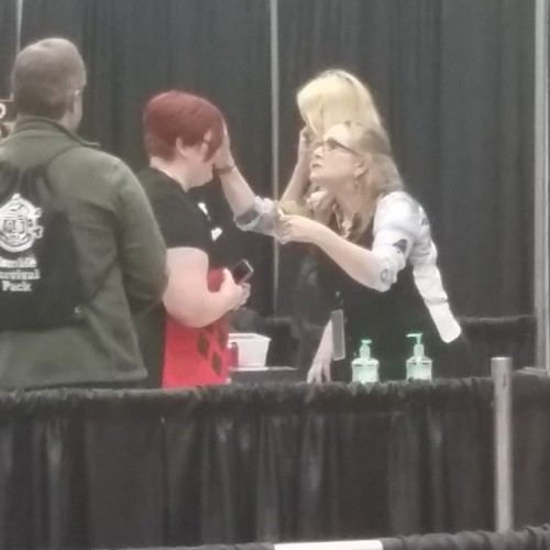 ryceislife:Carrie fisher blessing people w glitter #carriefisher #comicon #starwars