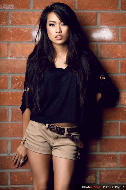 superfinegirls: That Look Tho.
