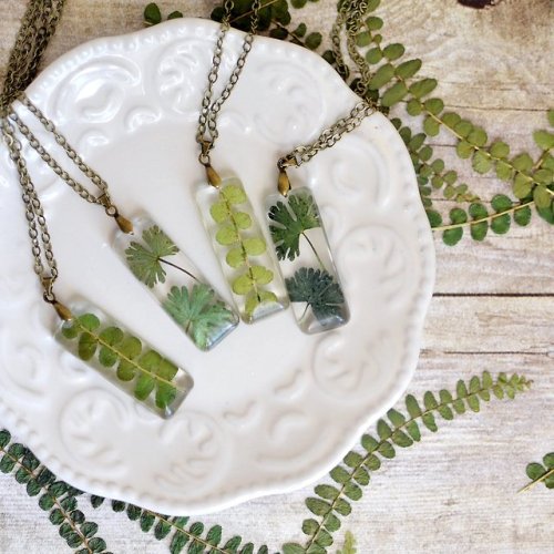 etsyfindoftheday:etsyfindoftheday 2 | 7.16.18terrarium + resin necklace styles by eightacornsrectang