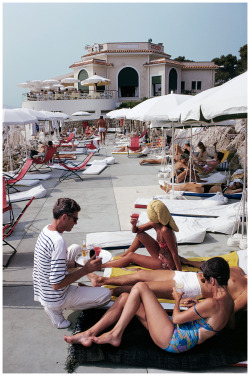 lepetitchatblanc:the60sbazaar:  The beautiful, glamorous and tanned holiday at Cap Eden Roc (France, 1969)  Beautiful