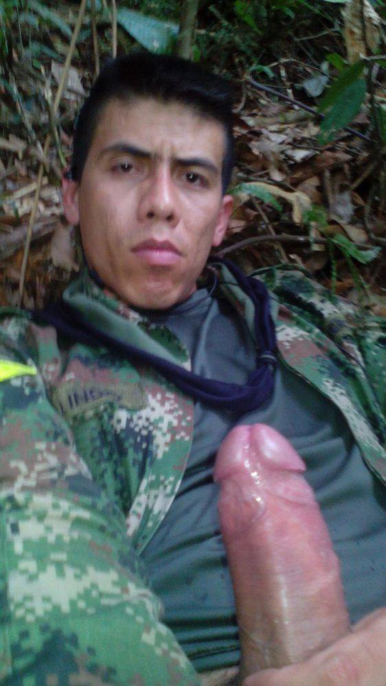vergascolombianas:  Siempre he dicho que los militares colombianos son una delicia,