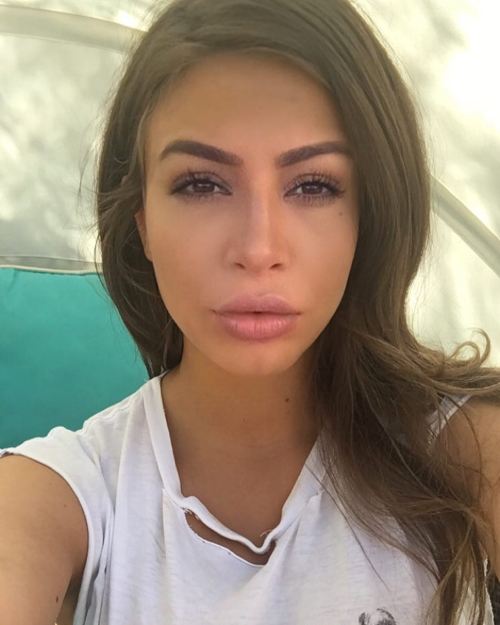 The new face swap filter on Snapchat is incredible. I love being able to transform into @kimkardashian. 💕 by desireexelyda