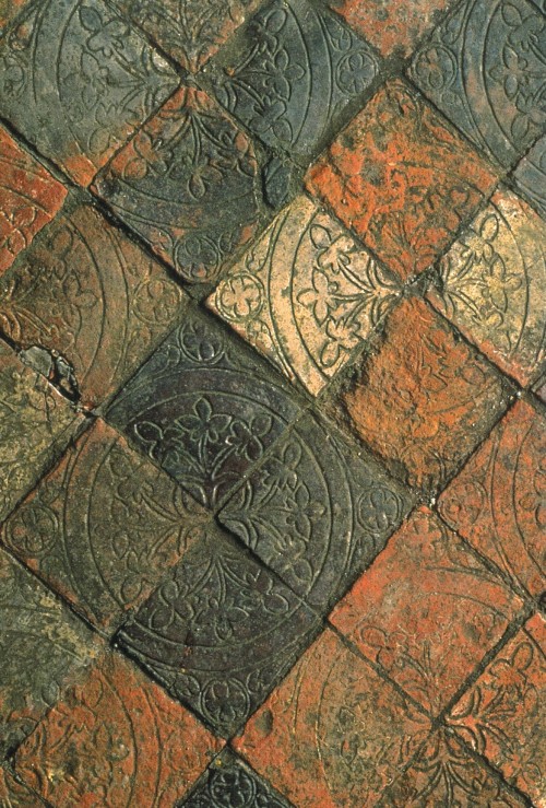 effervescentaardvark:Medieval floor tilessource: “Builders and Decorators: Medieval Craftsmen in Wal