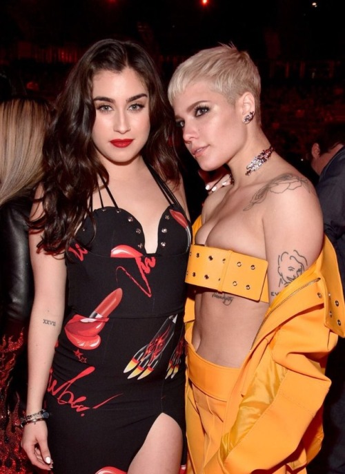 5hontour:  Lauren and Halsey at the iHeart Awards.