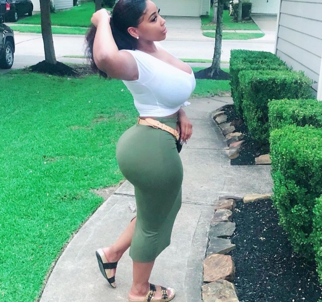 princejazziedad:DeliciouslySexy, Busty'Loose. CurviLicious. Ms CatEyes 💚 🧡 💙 