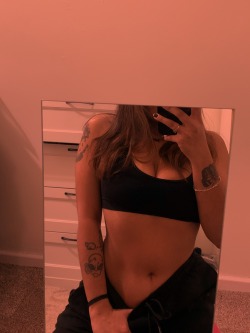asweet0ne:Come thru I think I need u here 
