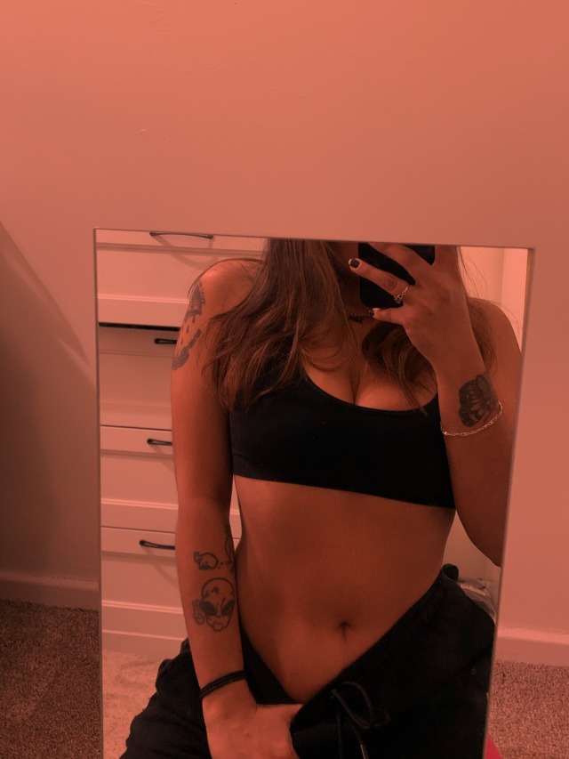 asweet0ne:Come thru I think I need u here 
