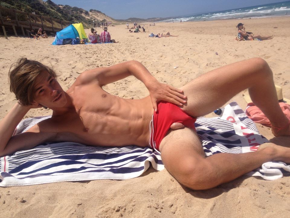 dickspy:  Sand peek