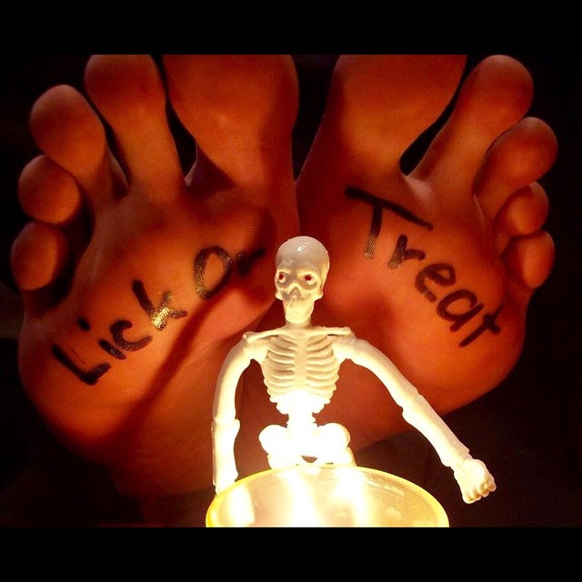 iluvgorgeousfeet:  Trick or treat? The 1 time a yr, Where I could trick, Those to