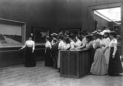 unefemmediscrete:A class visiting the Art Gallery, c 1899.Photography by Frances Benjamin Johnston