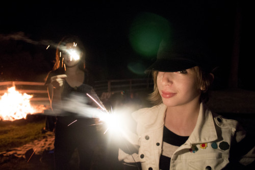 Lady Mourning Cosplay summer fun with sparklers 