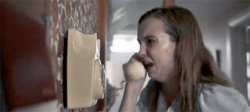 wlwshipper:Villanelle calling Eve for help