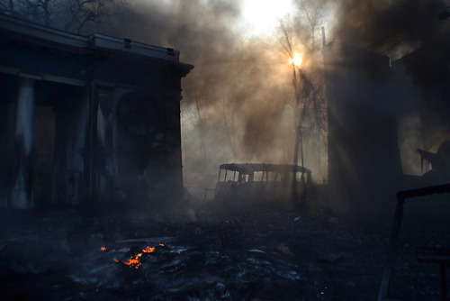 glasmond:  A new set for an apocalypse movie? No.The riots in Kiev. This is happening right now. Those breathtaking pictures were taken by the young and usually happy tumblarian girl RedMisa during her volunteer work at Kiev.  “I never thought