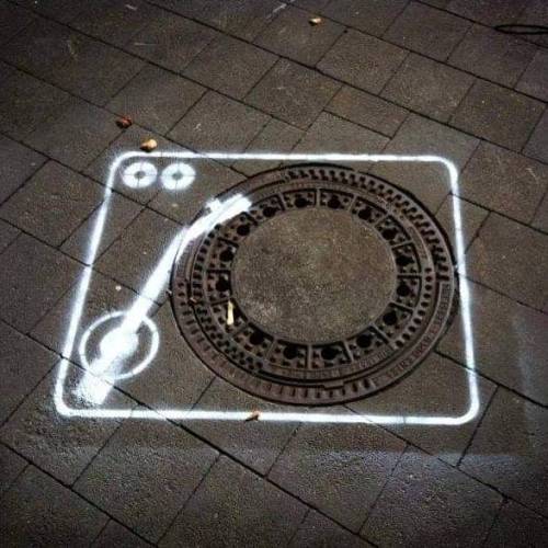 • Vinyl Art •⋅ Street Art ⋅@streetartsavemylife@33.45rpmz#vinylart #streetart #urbanart #vinyl #viny