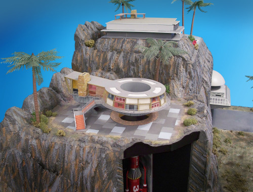 midcenturymodernfreak:  Model dioramas built by a Thunderbirds fan! The British sci-fi TV series ran from 1965 to 1966. Via 