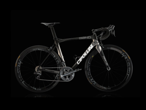 bikesboulderingandbaking:  bikeplanet:  Cipollini Bond  *drools*  -gasms-
