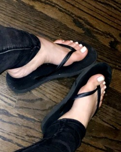 hettym:  Really need my feet rubbed and toes