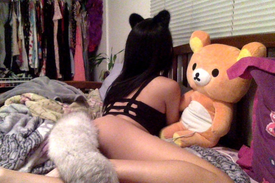 thespankacademy:  hedonicbunny:  i’ve got a small body and a messy bed (:  here’s