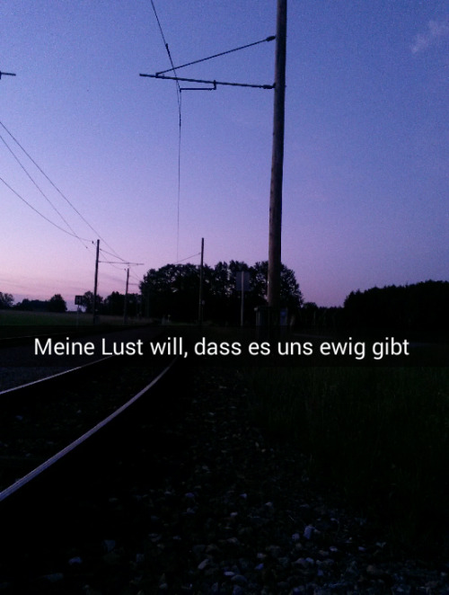 schlaftrauma:  “Bist du auch so verliebt? Meine Lust will, dass es uns ewig gibt” - Casper