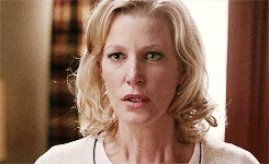 cotilardmarion:  Congrats to Anna Gunn for winning her second Emmys for her performance