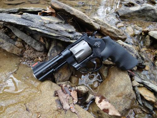 Smith &amp; Wesson 329