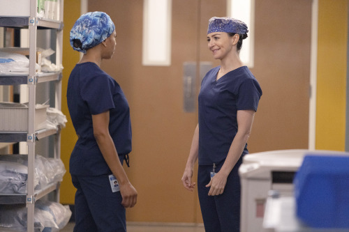 PROMOTIONAL PHOTOS| Grey’s Anatomy 18x08 - “It Came Upon a Midnight Clear” [PART 1]The doctors of Gr