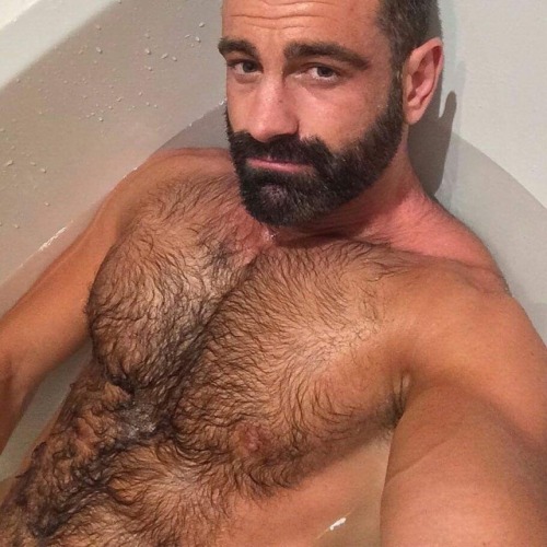 arabcocksucker: very nice hairy men. Coming all in my bed