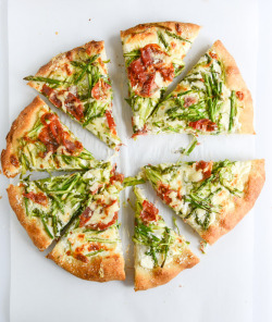 do-not-touch-my-food:  Asparagus and Whipped Ricotta Pizza