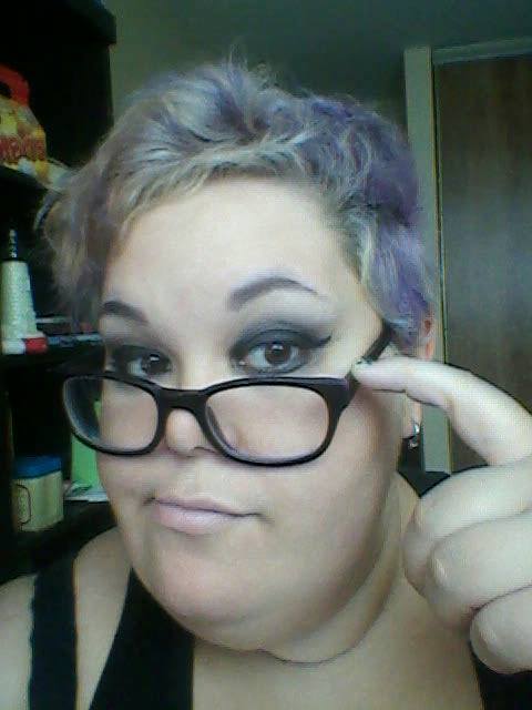 chubby-bunnies:  size 24/26, Canada, Age 19 Felt cute n’ sassy today, make-up fit my mood :DFeel free to come chat, I don’t bite.