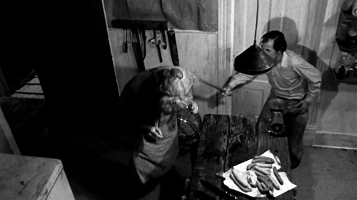 fatalitum:  The Texas Chainsaw Massacre (1974) 