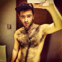 hairypo:  Once again hairy men lovers, I need this guys name!!!! 