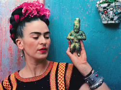 vintagegal:Frida Kahlo holding an Olmeca