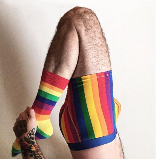 ohthentic:  ddmag:  Pär Åhlander Art Director -Graphic Designer -Painter- Stockholm  Oh 