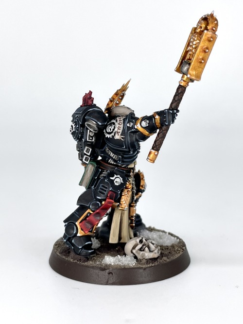 Primaris Chaplain for my Black Templars, a mighty fun mini to paint!