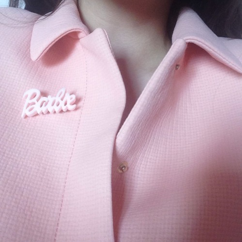 Porn photo maerlena:  barbie brooch 💘