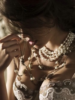 we-do-love-them-in-pearls:  Good girl dressed