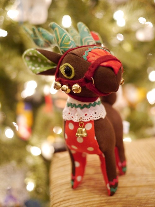lithefidercreatures: A festive deer I made as a commission for a co-worker.  Complete with felt