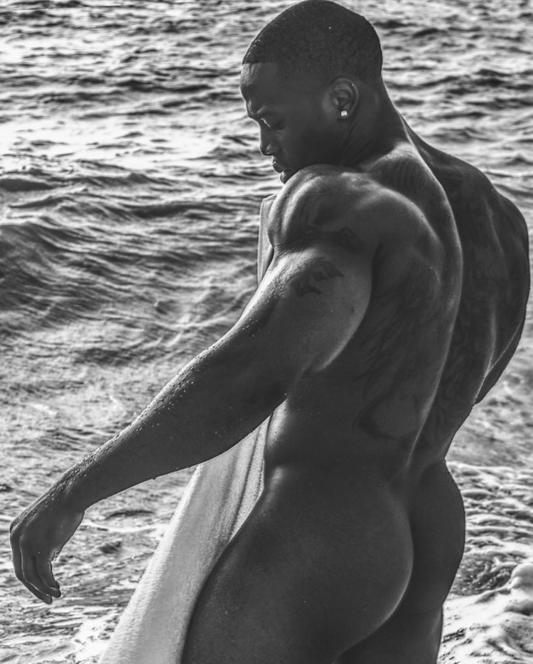 Hot black men ðŸ˜ http://imrockhard4u.tumblr.com