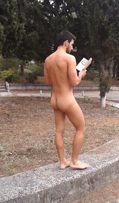 ladnkilt: THE READING MALE… THE SEXY INTELLIGENT