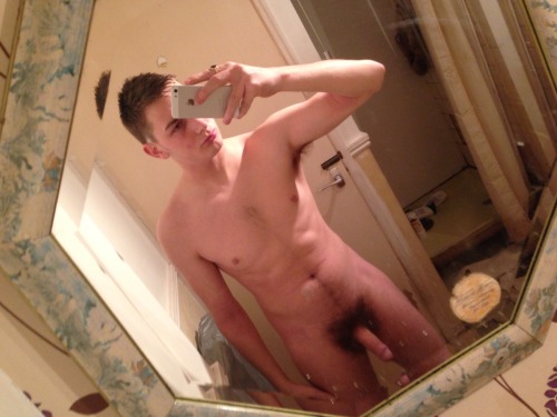 myukladsnaked:  hairy or smooth, whats better :P