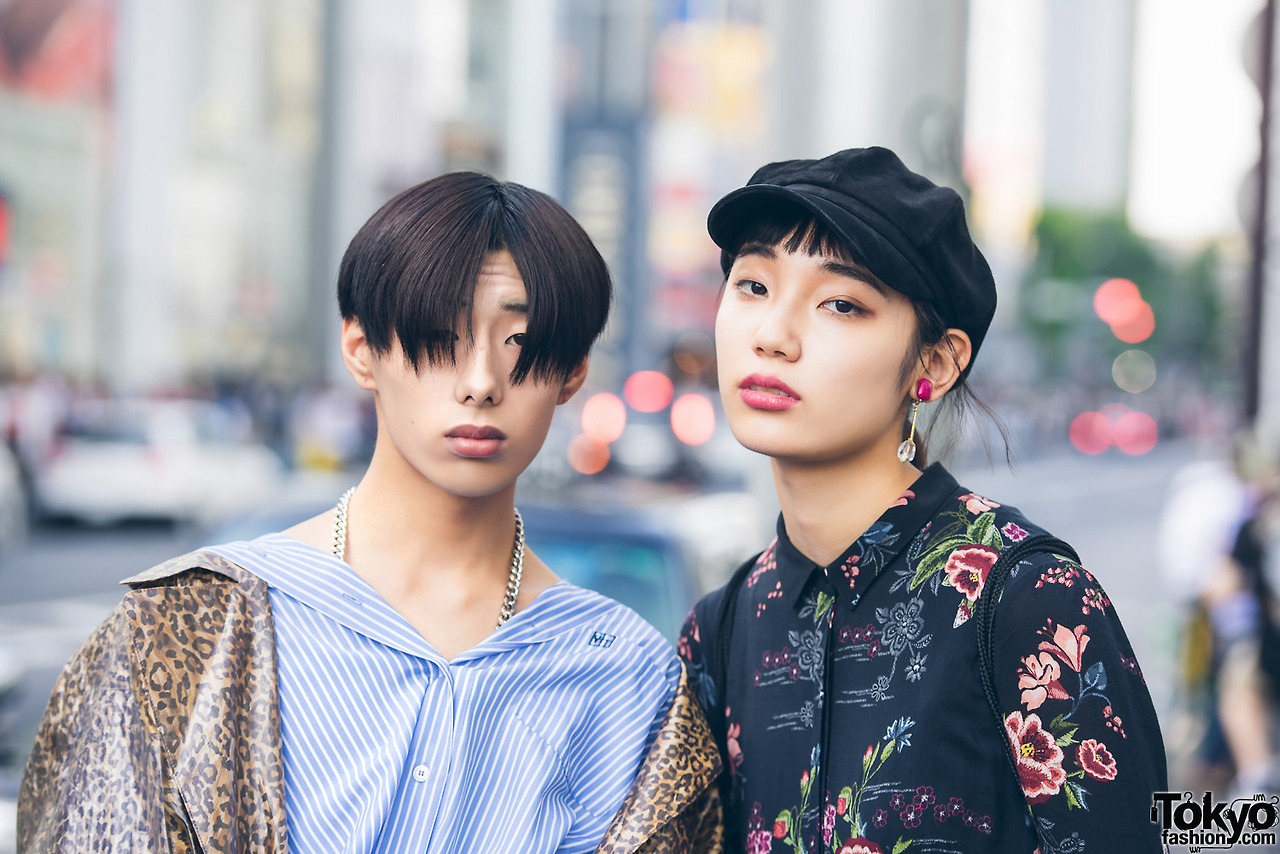 tokyo-fashion:19-year-old Japanese fashion students Manaya and Runa on the street