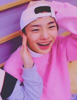 hyunjinnglebells: little ice cream cotton candy boy