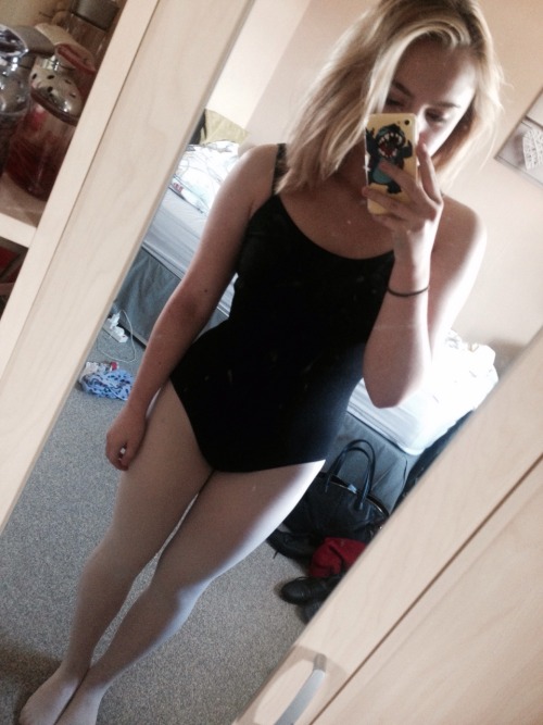 intoodeep–todecide:I felt alright about my body in my ballet uniform this morning 